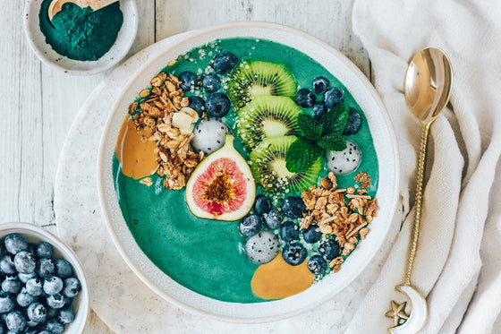 Spirulina smoothie bowl | Cherie Tu