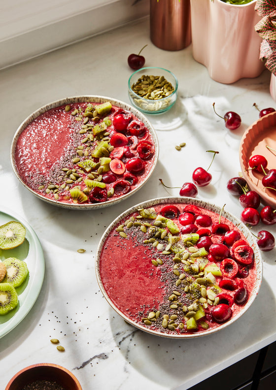 Raspberry coconut smoothie bowl