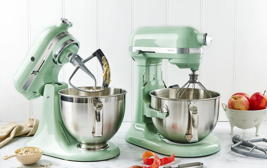 What's the difference between a tilt-head and bowl-lift stand mixer? Desktop Image