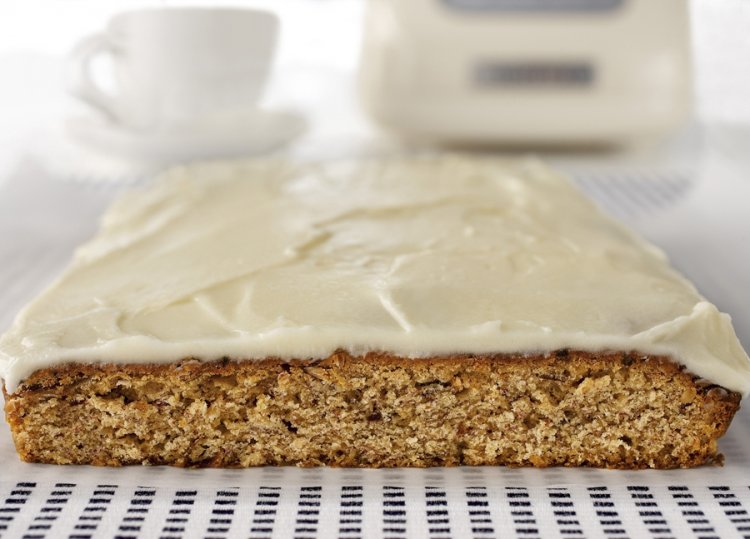 Date & banana oat slice