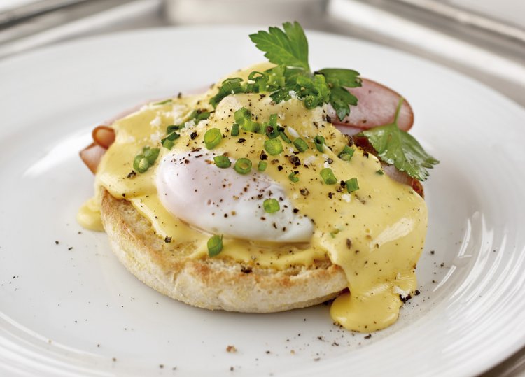 Eggs benedict made simply