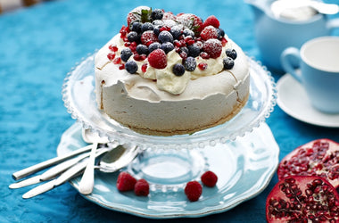 Vanilla snow pavlova