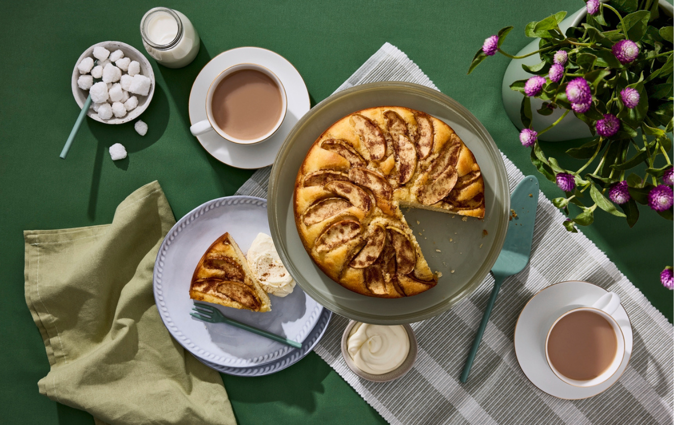 Apple tea cake