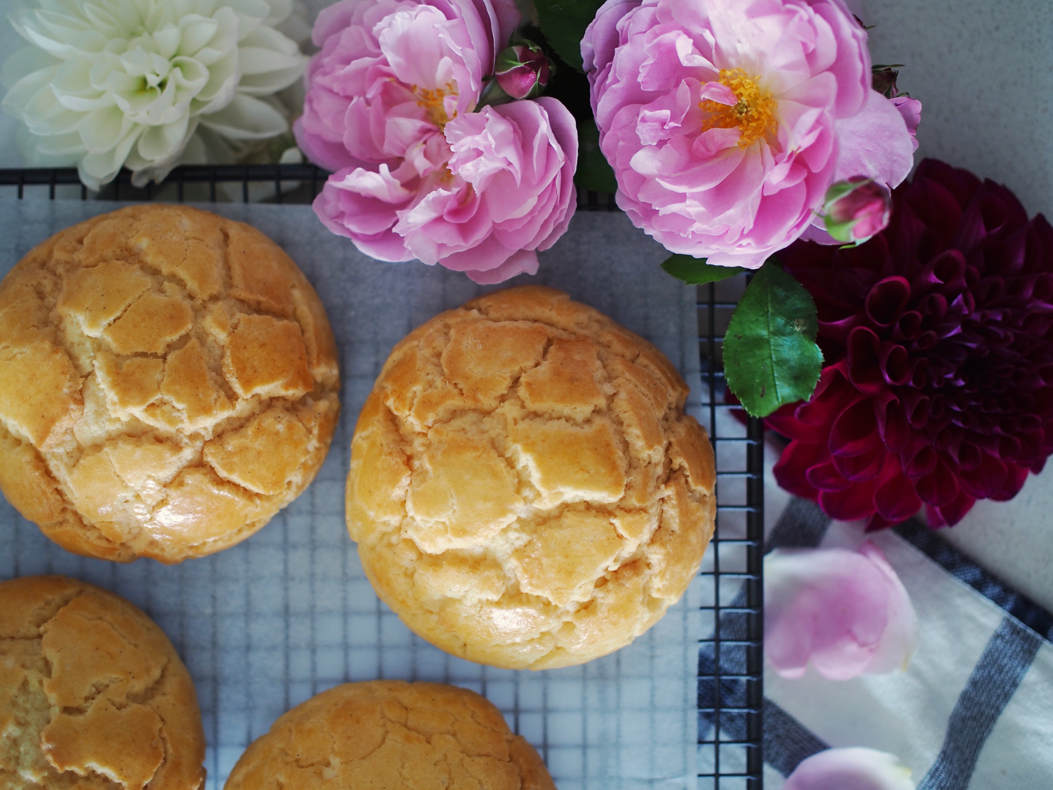 Pineapple bun (polo bao) | Elle Nguyen