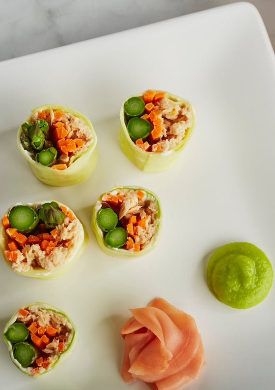 Spicy zucchini salmon rolls
