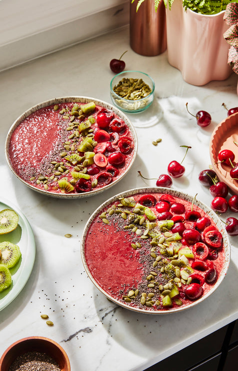 Raspberry coconut smoothie bowl
