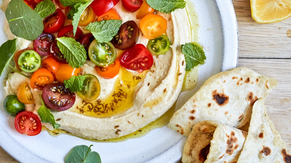 Hummus with yoghurt flatbreads