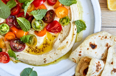 Hummus with yoghurt flatbreads