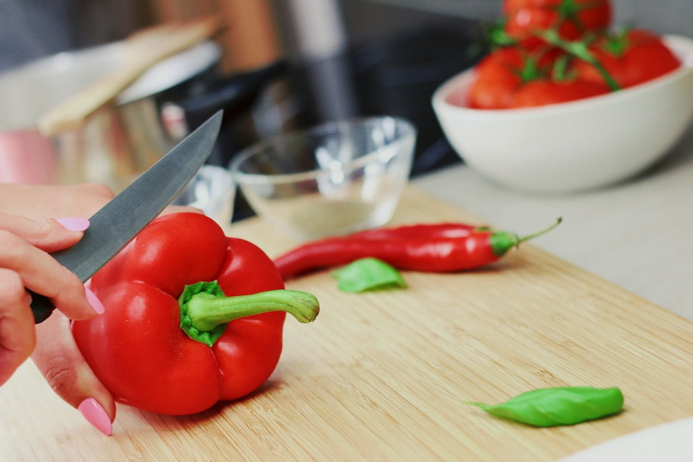 Which is better? Wooden vs Plastic Chopping Boards - Dexam