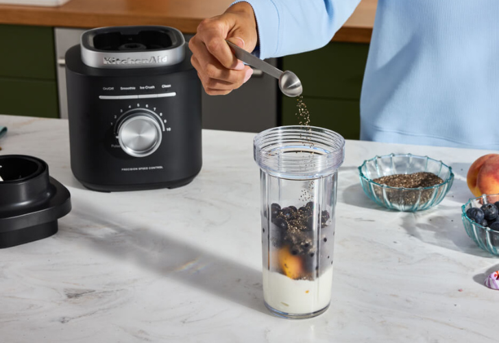 Extra jar for handy travel-size cold blends