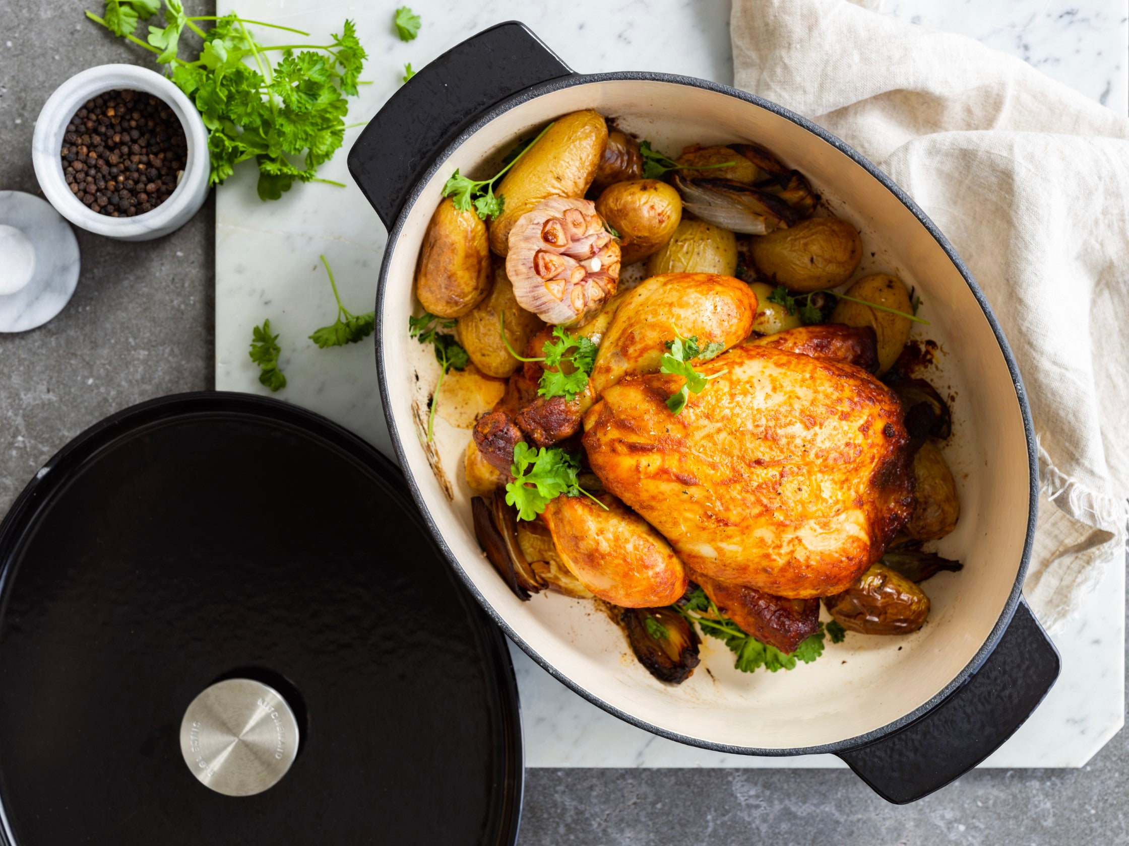 Oval Covered Casserole 30cm (5.6L) Onyx Black