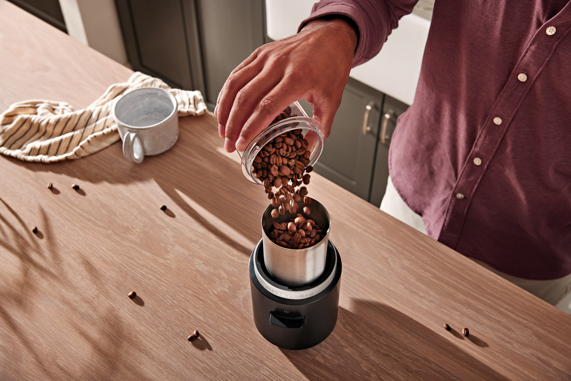 Cordless coffee grinder