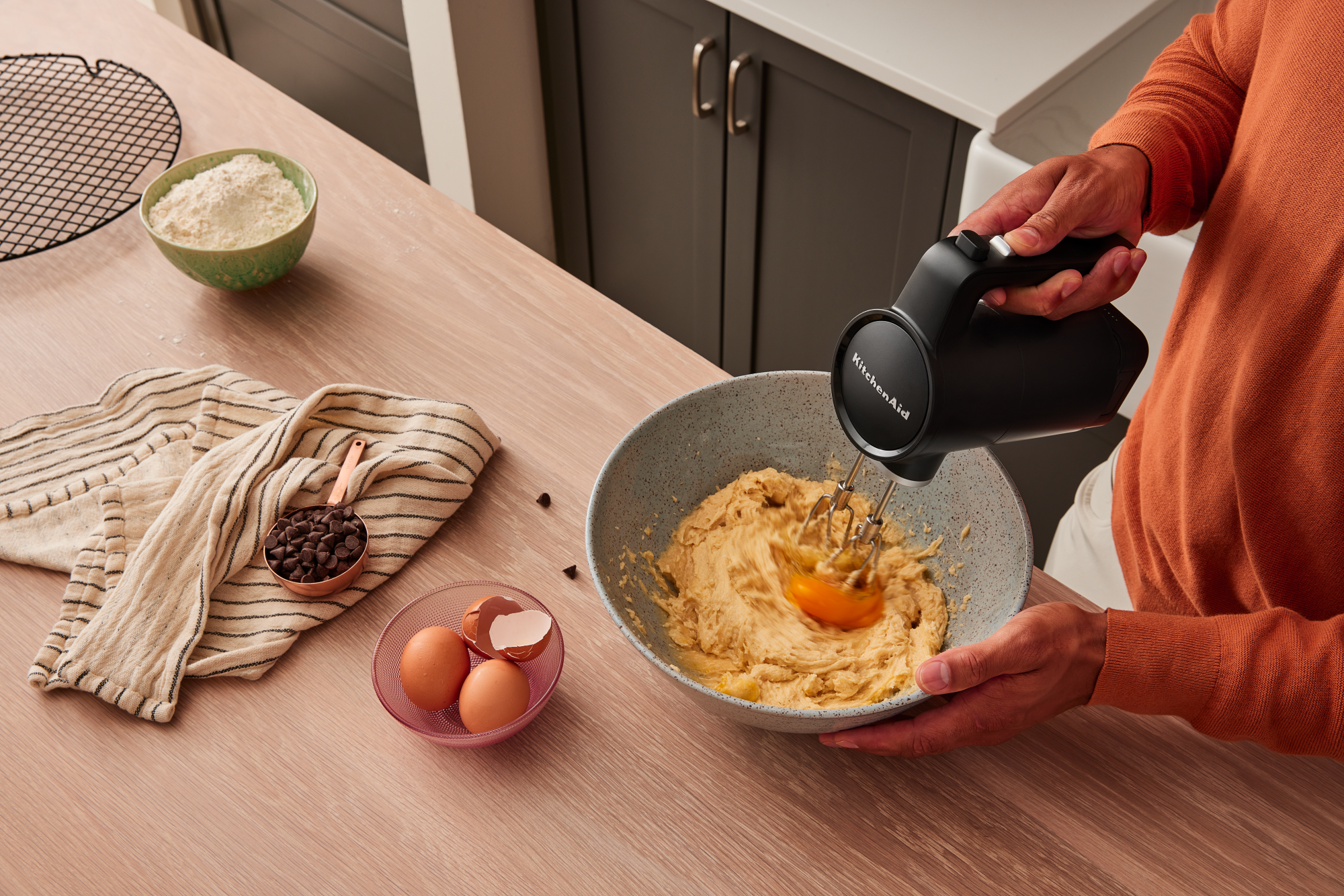 CORDLESS HAND MIXER