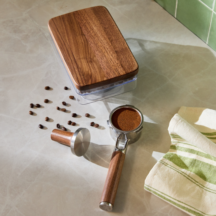 <h2><strong>The beauty of real walnut</strong></h2>